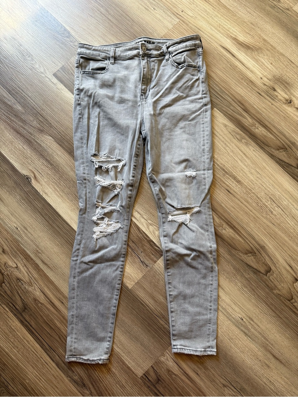 American Eagle Outfitters Light Gray Ripped Skinny Jeans